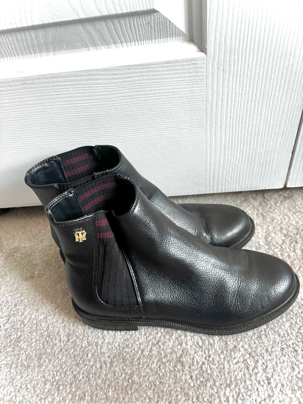 Tommy Hilfiger Womens Black Ankle Boots  Gold Logo Size 6.5
